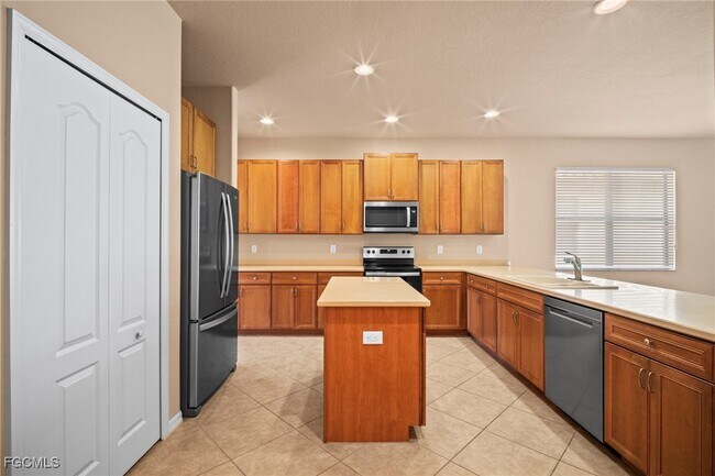 Building Photo - 12168 Country Day Cir