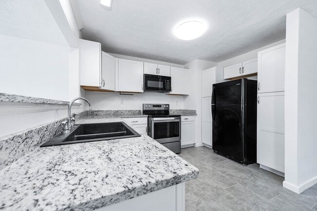 Building Photo - 206 Crestview Dr