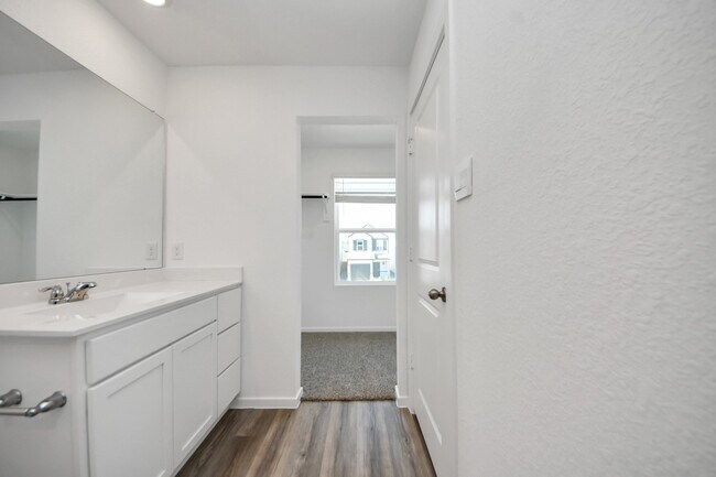 Building Photo - 1027 Moon Drop Ln