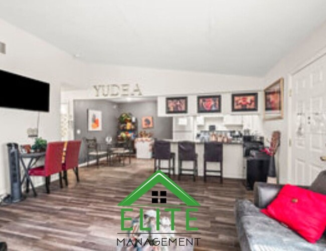 Building Photo - Charming 3-Bedroom Duplex in North Highlan...