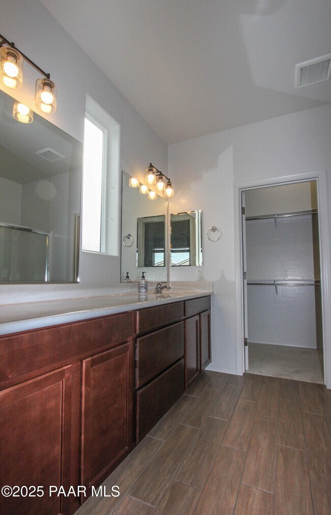 Building Photo - 1356 Warbler Wy