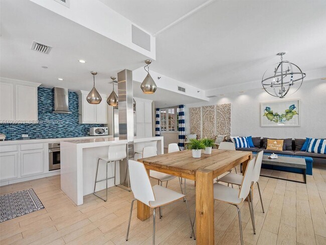 Building Photo - 19116 Fisher Island Dr