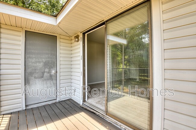 Building Photo - 2824 Thomas Ln