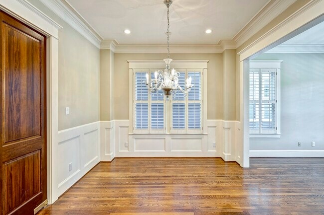 Building Photo - 1525 Oxford St