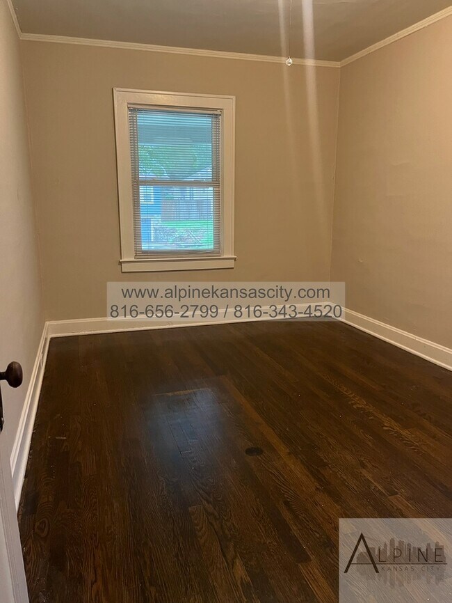 Building Photo - Updated Bungalow, Vouchers OK