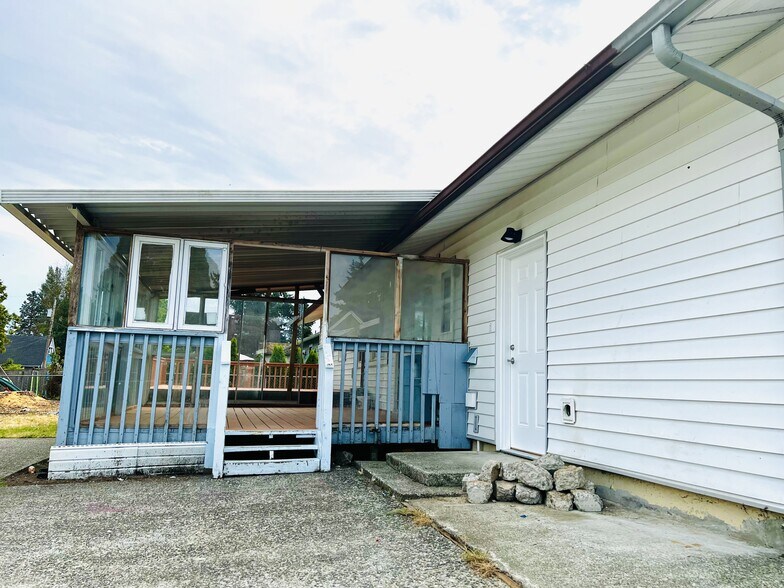 Covered deck - 25818 19th Ave S