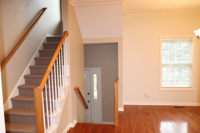 Building Photo - 570 Danbury Road