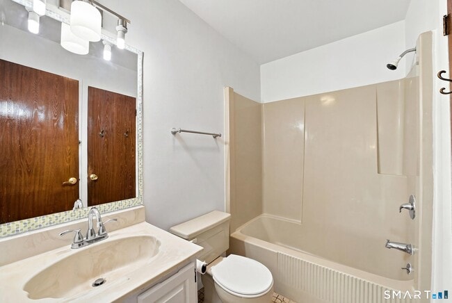 Building Photo - 50 Alvord Ln