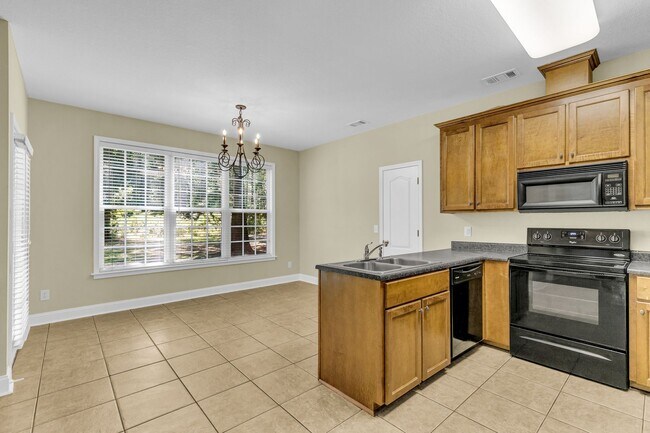 Building Photo - 4 Bedroom 2.5 Bathroom single family home ...