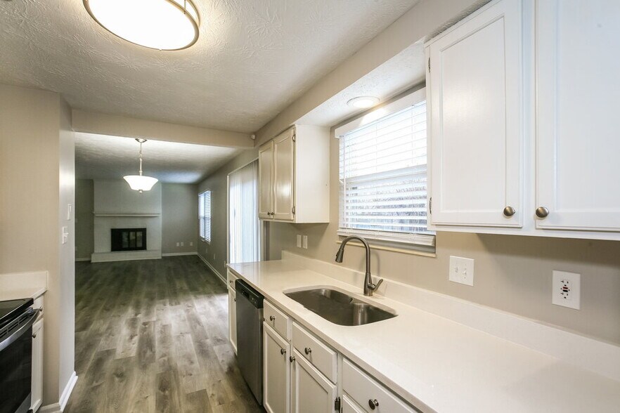 Building Photo - 8332 Castle Ridge Ln