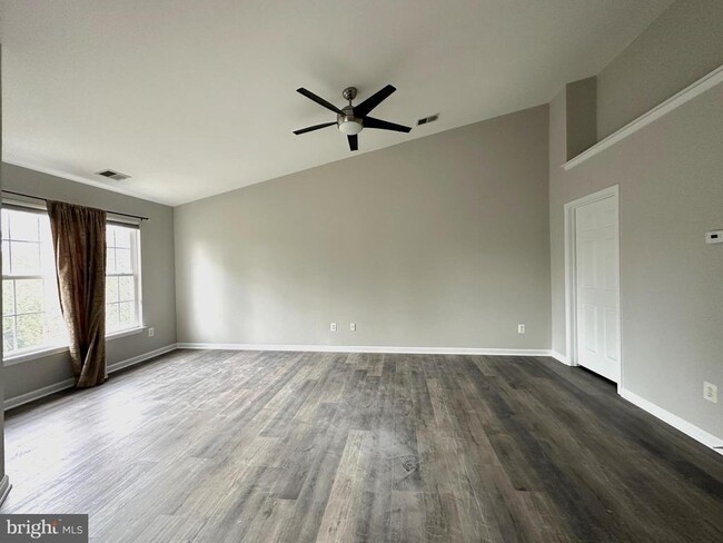 Building Photo - 22609 Welborne Manor Square