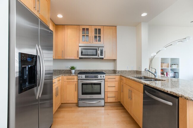 Building Photo - 1125 Maxwell Ln
