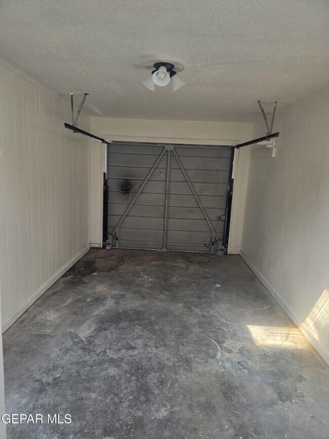 Building Photo - 5632 Salem Dr