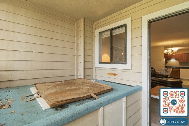 Building Photo - Fully Furnished 2BR Condo in Hilton Head’s North End – $400 Off First Month’s Rent!