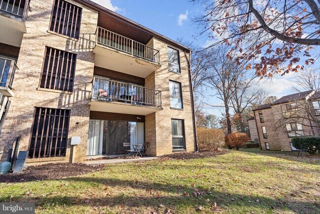 Building Photo - 2045 Royal Fern Ct