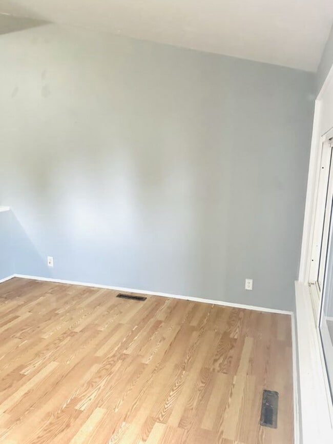 Building Photo - 6118 Cypress Dr
