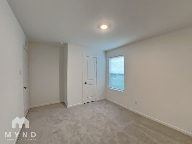 Building Photo - 225 Poplar Pl