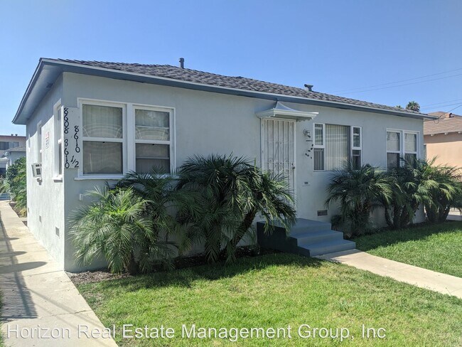 Building Photo - 8610 1/2-8610 Beverlywood St