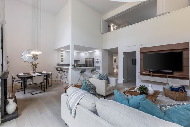 Primary Photo - 1007 S Catalina Ave