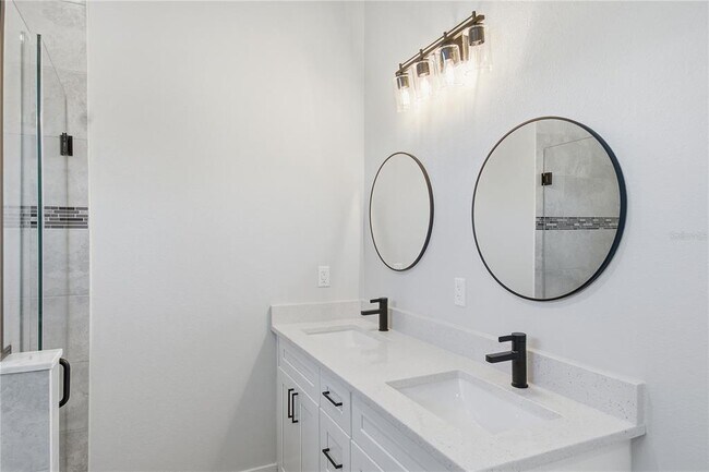 Building Photo - 13690 SW 43rd Cir