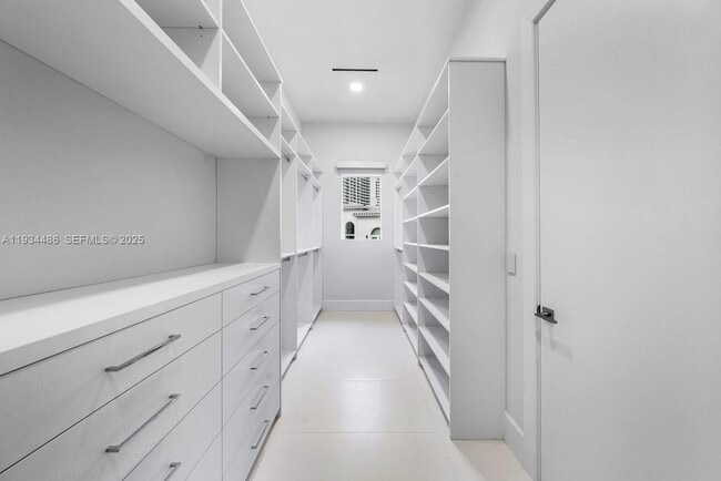 Building Photo - 3912 Island Estates Dr