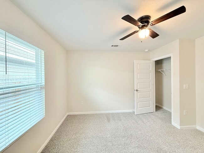 Building Photo - 4-Bedroom Home - Community Park/Splash Pad