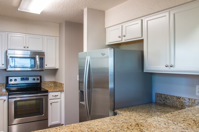 Building Photo - 3/2 1200 SF condo on the Intercoastal West...