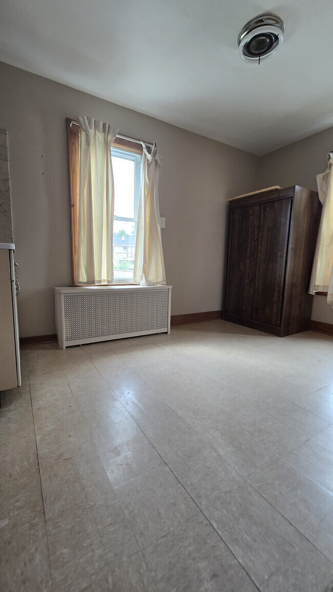 Building Photo - 609 Oak Hill Ave