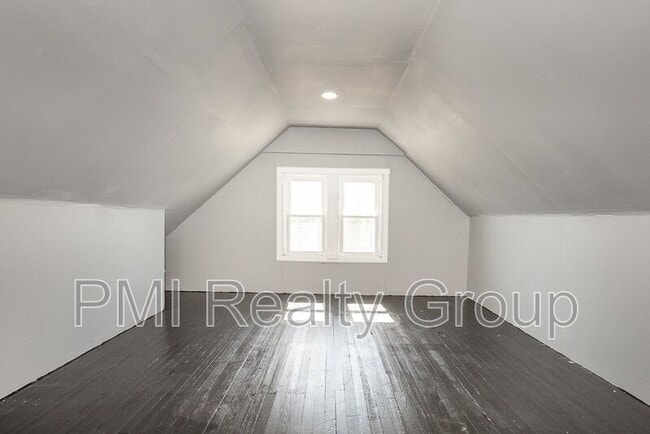 Building Photo - 12203 Castlewood Ave