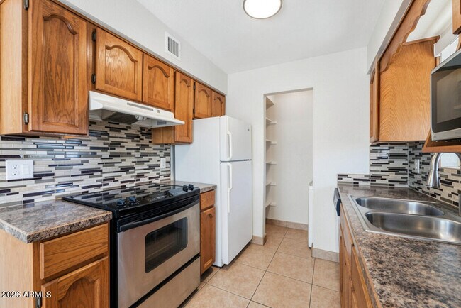 Building Photo - 16657 E Gunsight Dr