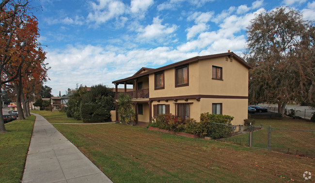 Building Photo - 1831 Riverside Dr