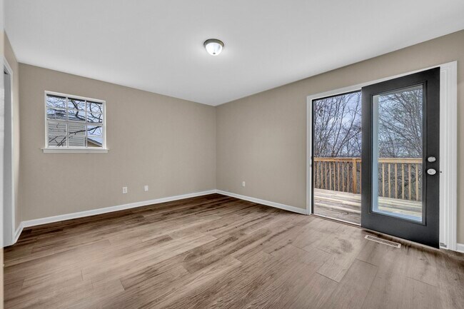 Building Photo - 5568 Spanish Trce