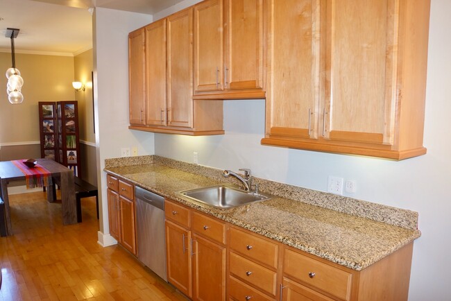 Granite countertops and stainless steel appliances - 2621 Judah Street