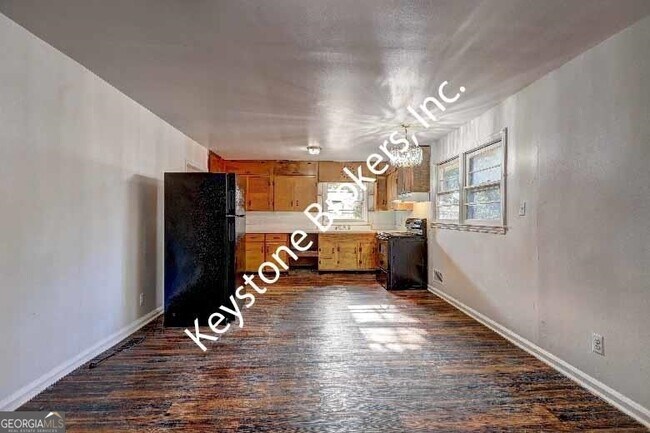 Building Photo - 1752 Upper River Rd