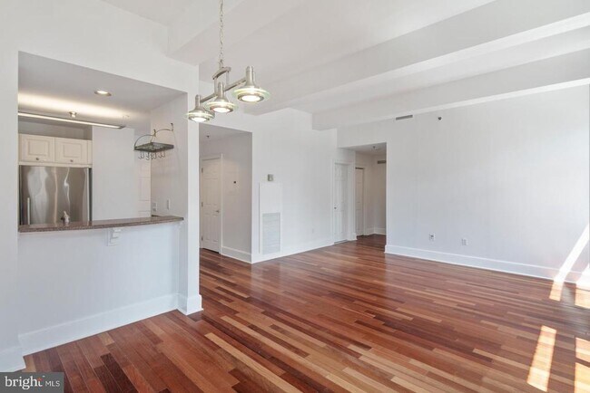 Building Photo - 1500 Chestnut St