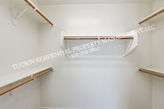 Building Photo - 2440 N Creek Vista Dr