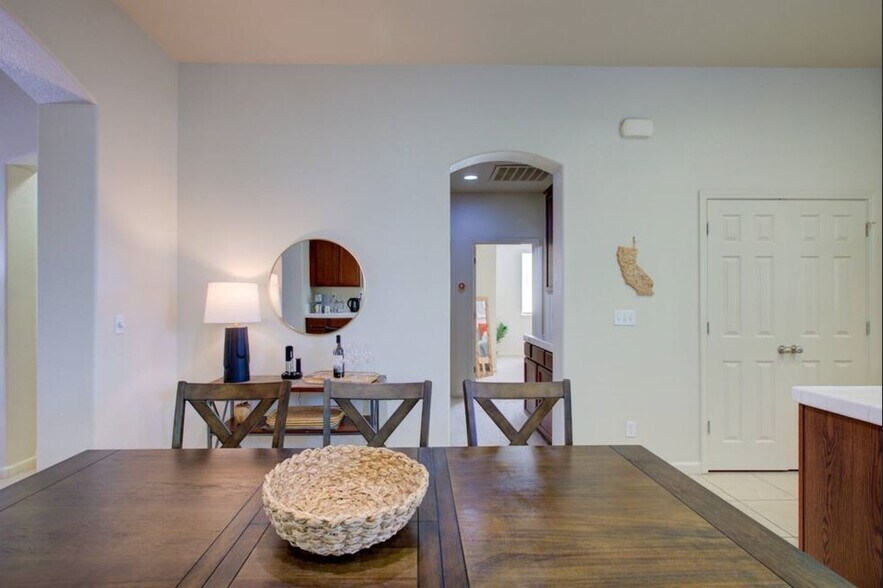Building Photo - 4321 Strathmore Pl