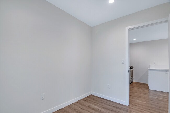 Building Photo - 20520 Mandell St