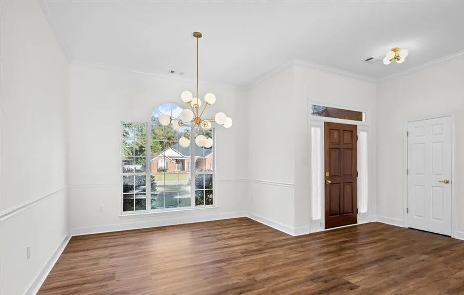 Dining Area - 198 Harbour Ln