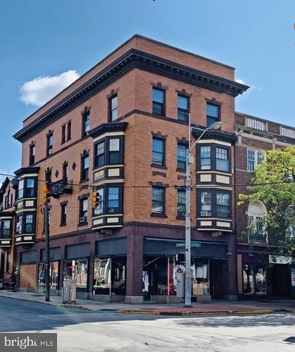 Primary Photo - 203 S George St