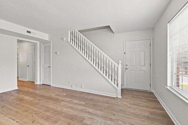 Building Photo - 4113 Hunting Dr