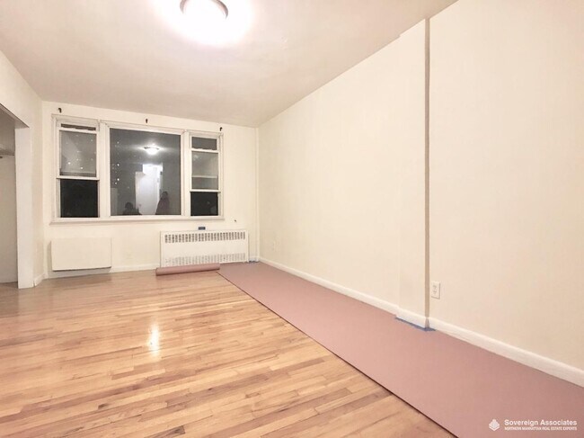 Building Photo - 260 W 27th St