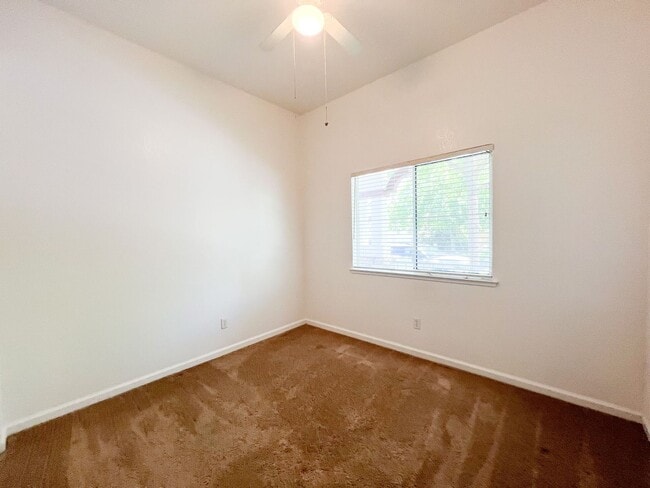 Building Photo - Laguna West 4 Bed, 2 Bath Home
