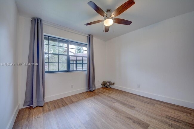 Building Photo - 1960 Bayberry Dr