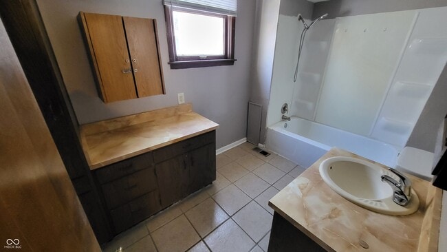 Building Photo - 330 W 6th St