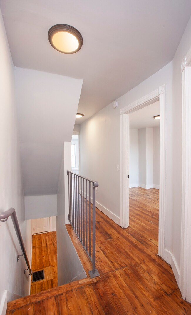 Building Photo - 333 S Ann St