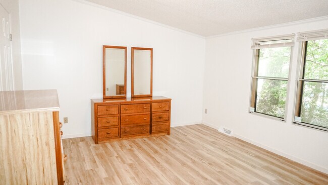 Building Photo - 7 Breakwater Dr