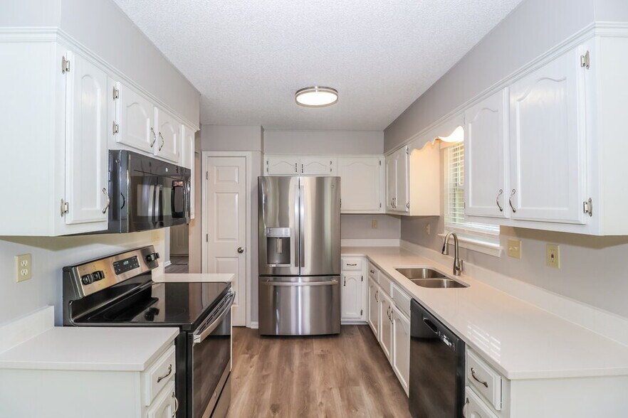 Building Photo - 1838 Black Bear Cir E