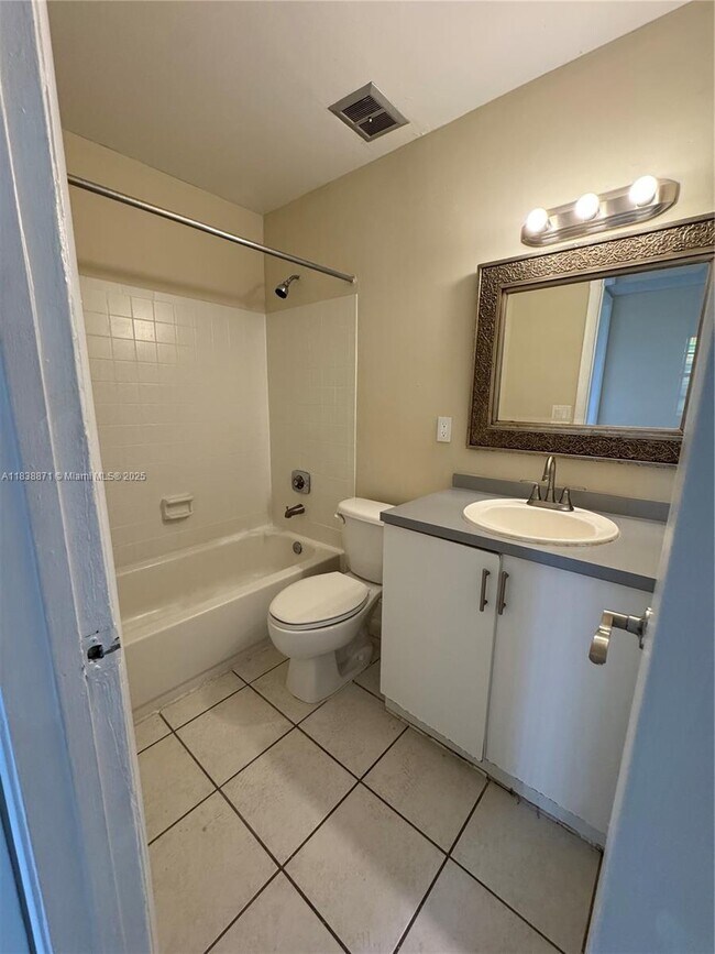 Building Photo - 1249 SW 46th Ave