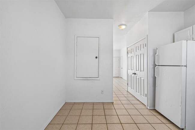Building Photo - 1021 Shady Creek Cir